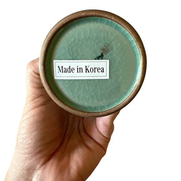 Made in Korea ceramic celadon green vase - Picture 3 of 4